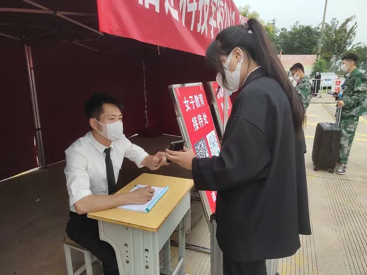 PG电子APP下载举办2021年秋季开学疫情防控应急处置工作实战演练